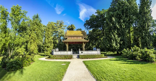 Tay salo tapınağın içinde park, Bad Homburg — Stok fotoğraf