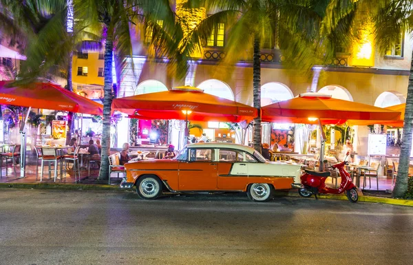 Nachtansicht bei Ocean Drive in South Miami — Stockfoto