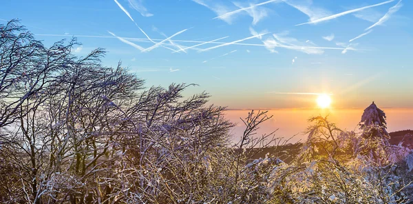 Sunrise under the winter calm mountain landscape with beautiful — Stock Photo, Image