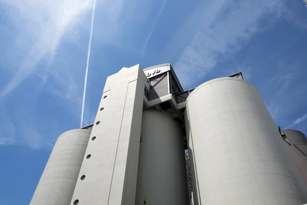 La central eléctrica de Mainova y oficinas en Frankfurt, Alemania —  Fotos de Stock