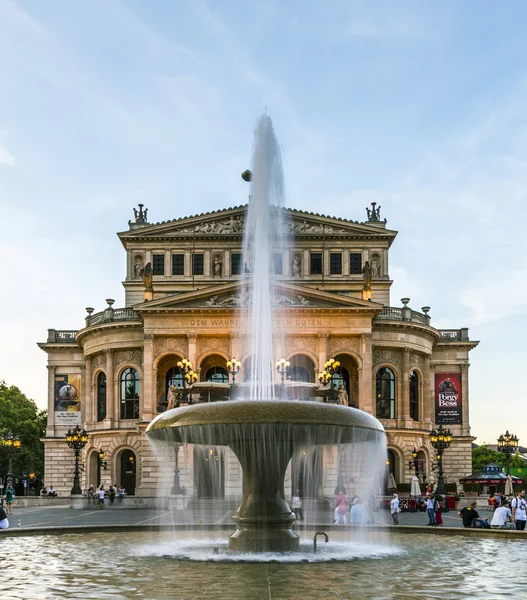 Alte Oper por la noche en Frankfurt — Foto de Stock