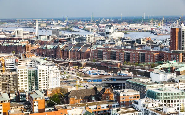 Stadsgezicht van hamburg van de beroemde toren michaelis — Stockfoto