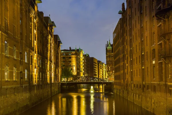 Speicherstadt w Hamburgu w nocy — Zdjęcie stockowe