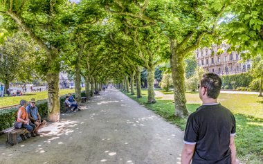 İnsanlar rahatlamak tezgahları alanında, klein Nizza Frankfurt