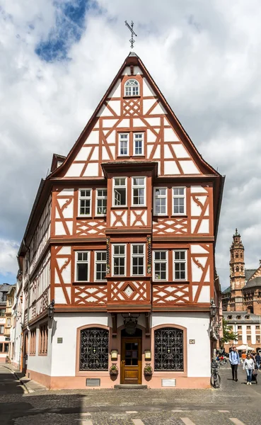 Mainz - halve vakwerkhuis in de oude stad — Stockfoto