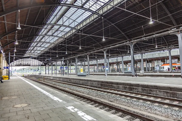 Treinstation in Wiesbaden, Duitsland — Stockfoto