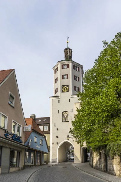 Cancello della città vecchia e mercato a Guensburg, Baviera — Foto Stock