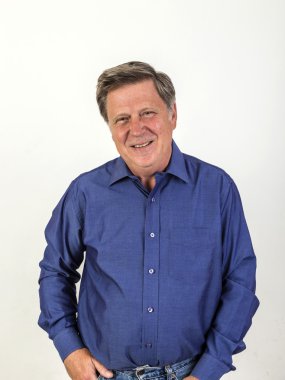 Olgun adam beyaz izole Studio el hareketi