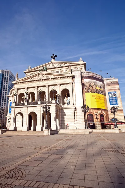 Berömda operahus i frankfurt — Stockfoto