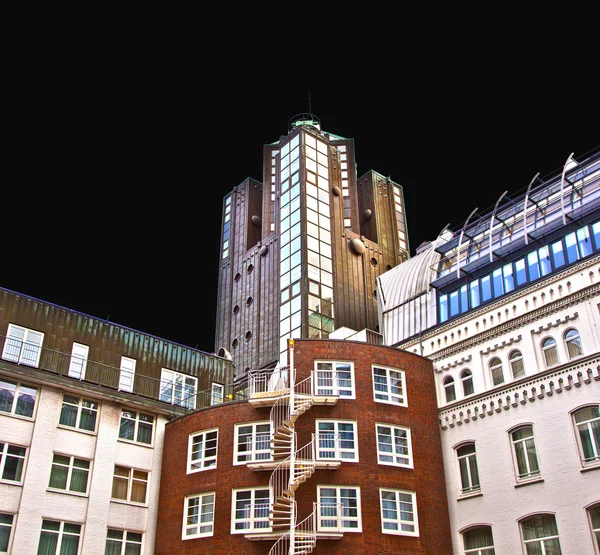 Famoso hotel Hafen Hamburg en el Landungsbruecken — Foto de Stock