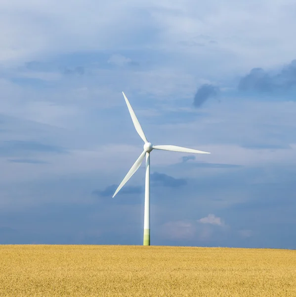 Wind generator in rural landscape — Stock Photo, Image