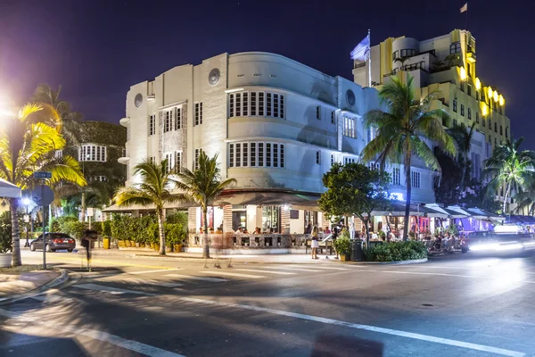 Vista noturna no Ocean Drive em Miami Beach, Flórida — Fotografia de Stock