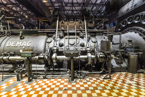 Dentro do hall da máquina para aquecimento na Volklingen Ironworks Fotos De Bancos De Imagens