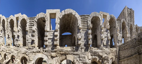 Θέα στη διάσημη Αρένα σε Αρλ, Γαλλία — Φωτογραφία Αρχείου