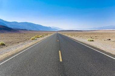 Ölüm vadisinde eyaletler arası 187 üzerinde sürüş