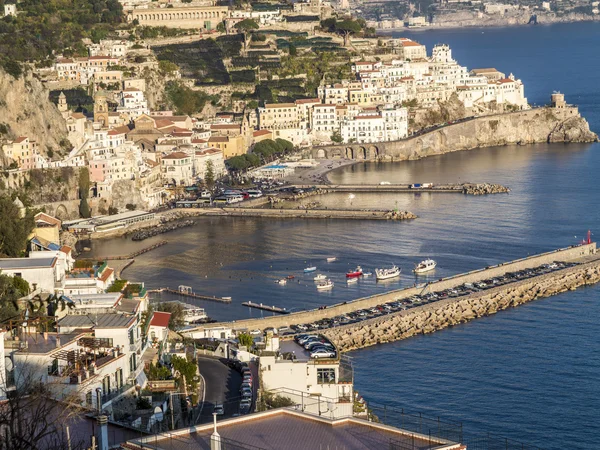 Amazing view Sunny day in Amalfi. comune on the Amalfi Coast (Co — Stock Photo, Image