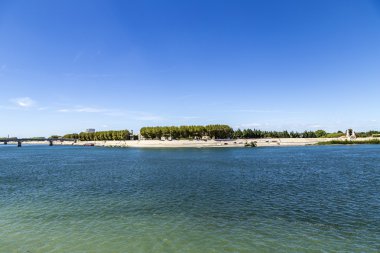 nehir Rhone Arles