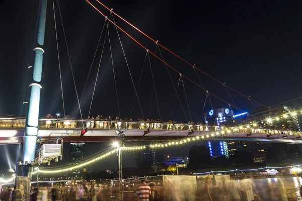 Skyline de Francfort avec des personnes appréciant le festival du musée — Photo