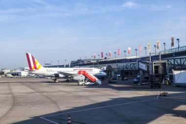 Bremen havaalanında alman wings uçak