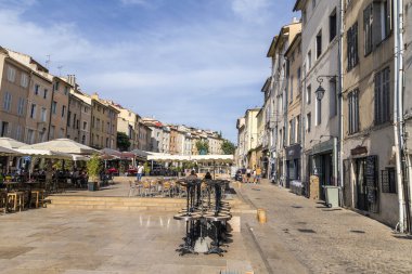 eople enjoy the central market place in Aix en Provence