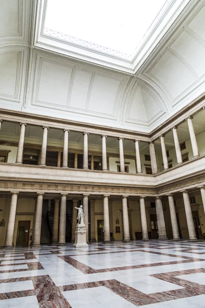 Dentro del palacio de justicia con el tribunal de Aix en provence — Foto de Stock