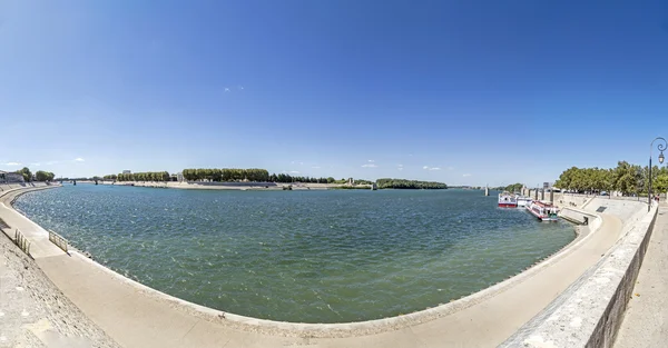 Panorama del fiume Rodano ad Arles, Francia — Foto Stock