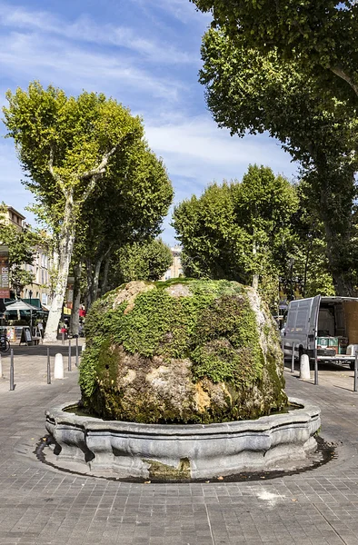 Devět kanón kašna v Aix en Provence — Stock fotografie