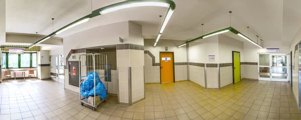 Panoramatický pohled na ostrovy uvnitř nemocnice ve Frankfurtu Hoec — Stock fotografie