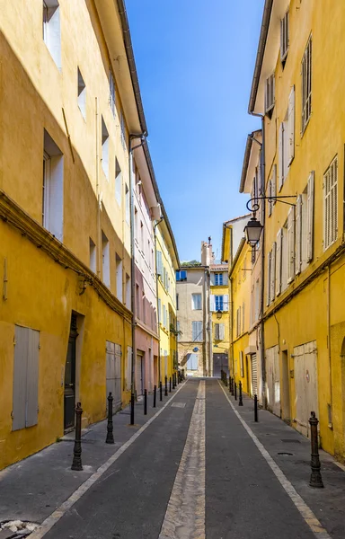 Vecchie case nella zona giorno del centro storico di Aix en provence — Foto Stock