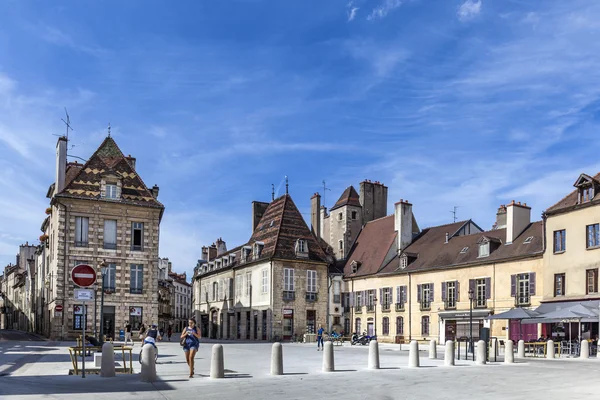 Fachwerkhäuser am Platz der Schnurlostelefone in dijon, burgund, fr — Stockfoto