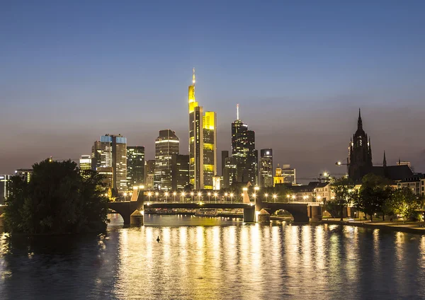 Skyline-Frankfurt, Németország-éjjel, a pénzügyi központ — Stock Fotó