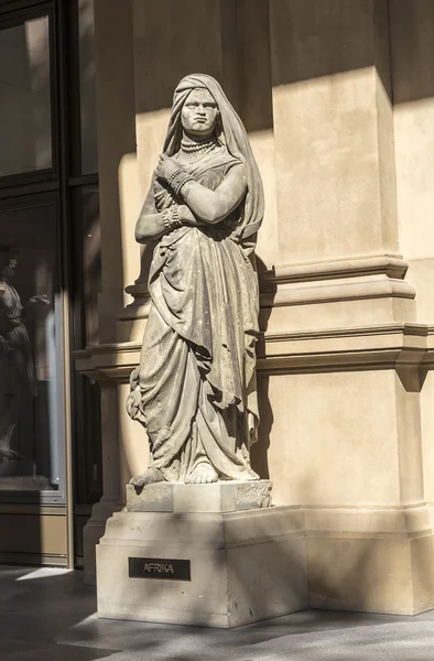 Estatua en la bolsa de valores de Frankfurt que simboliza la c africana —  Fotos de Stock