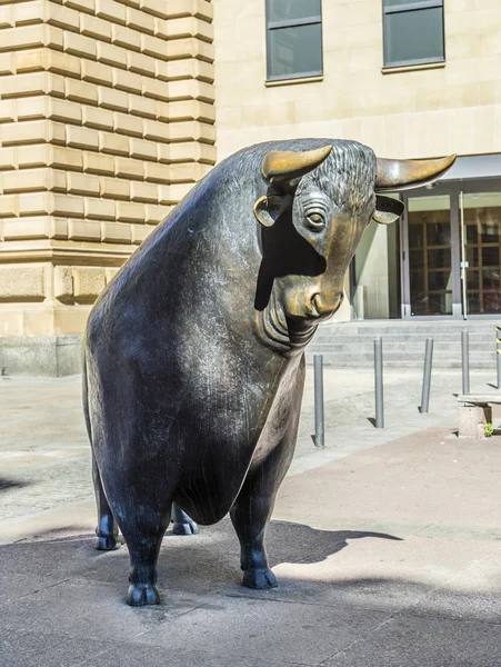 Estátuas da Bull and Bear na Bolsa de Valores de Frankfurt em Fra — Fotografia de Stock