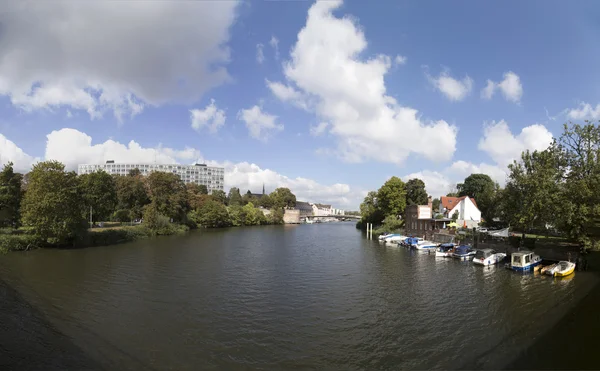 Panoramę miasta Kassel vith widok do Auedamm rzeki Fulda — Zdjęcie stockowe