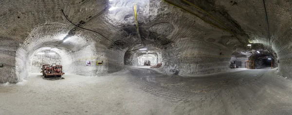 Velhos caminhões de mineração na fábrica de mineração Sondershausen — Fotografia de Stock