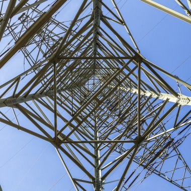 elektrik direkleri elektrik yüksek gerilim ca aracılığıyla taşınması