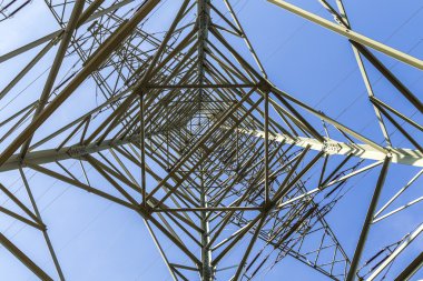 elektrik direkleri elektrik yüksek gerilim ca aracılığıyla taşınması