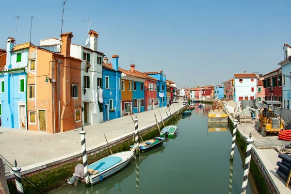 Veneza Itália Abril 2007 Belas Casas Coloridas Antiga Cidade Pescadores — Fotografia de Stock