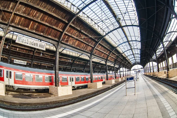 Wiesbaden Duitsland Februari 2010 Klassiek Treinstation Wiesbaden Met Treinen — Stockfoto