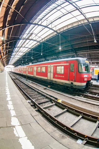 Wiesbaden Germania Febbraio 2010 Stazione Ferroviaria Classicistica Wiesbaden Con Treni — Foto Stock