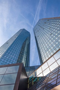 Frankfurt, Almanya - 9 Şubat 2011: Frankfurt, Almanya 'daki Deutsche Bank' ın merkez binasının ikiz kuleleri.
