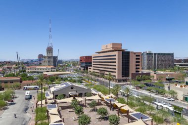 Phoenix, ABD - 14 Haziran 2012: Phoenix, ABD şehir merkezinde yeni modern gökdelen.