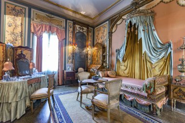 Miami, ABD - 24 Ağustos 2014: Miami 'deki Vizcaya villasını ziyaret. Vizcaya Müzesi ve Bahçeleri, 32 dekore edilmiş odası ve 10 dönümlük resmi bahçesi olan 1916 liman evi..