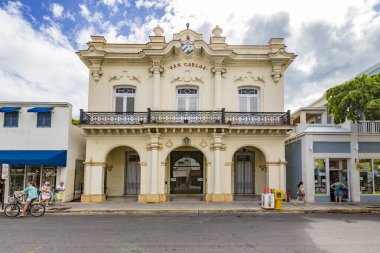 Key West, ABD - 26 Ağustos 2014: San Carlos Enstitüsü, Key West, Florida 'daki 516 Duval Caddesi' nde yer alan bir Küba miras merkezi ve müzesidir..