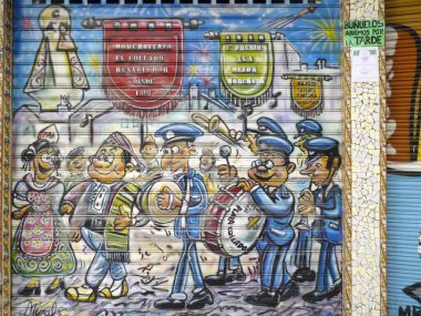 Valencia, İspanya - 28 Ocak 2017: Valencia 'nın eski bir kasabasındaki bir duvarda büyük bir duvar yazısı çalışıyor. Valencia İspanya 'nın başkenti ve İspanya' nın en büyük üçüncü şehridir..