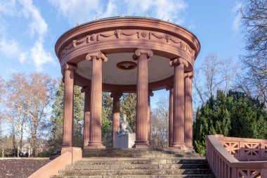 Bad Homburg, Almanya - 2 Ocak 2019: Bad Homburg 'da eski Elisabethen çeşmesi olan Kurpark