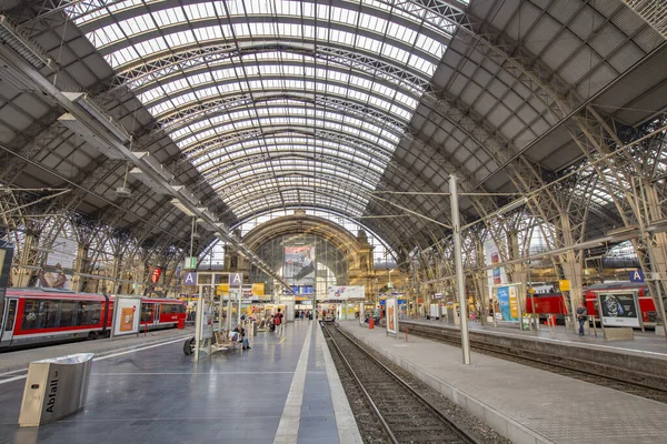 德国法兰克福 2014年3月29日 法兰克福中央火车站的古典主义建筑风格景观 它是德国最大的火车站 — 图库照片