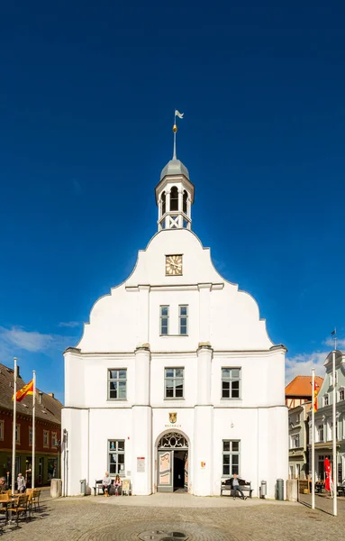 Wolgast April 2014 Vor Der Berühmten Historischen Rathausfassade Wolgast Sitzen — Stockfoto