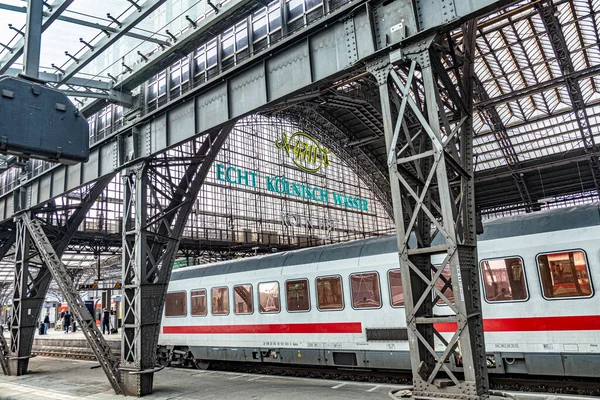 Cologne Germany September 2014 People Hurry Intercity Train Cologne Germany — Stock Photo, Image