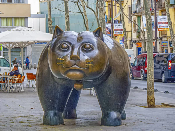 バルセロナ スペイン 2015年3月2日 スペインのバルセロナにあるRambla Raval Squareで 猫像El Gato Boteroのクローズアップと正面のプロフィール — ストック写真